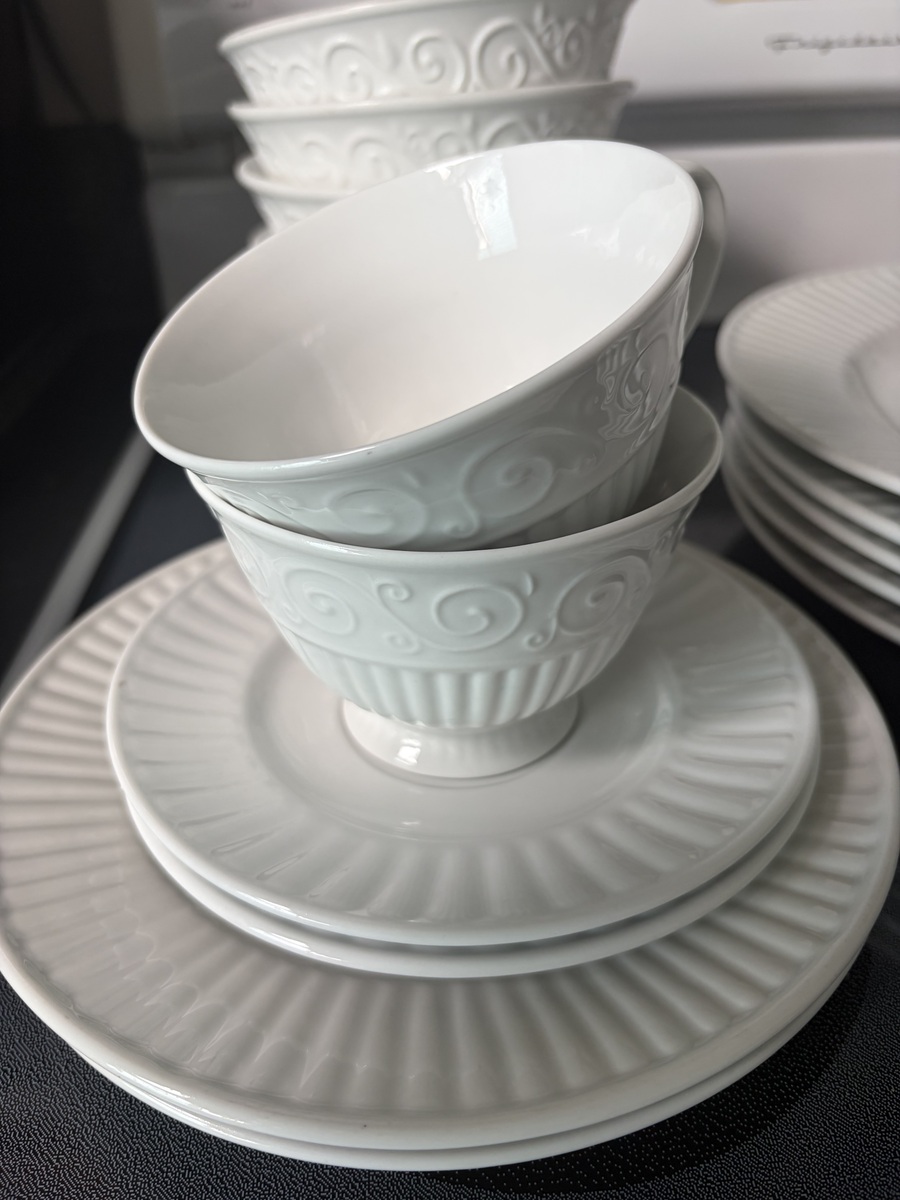 30 piece dish set , photo 2