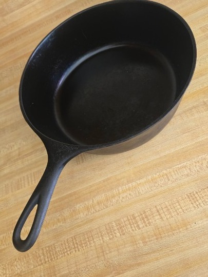 Wagner Wear 10" deep sided cast iron skillet