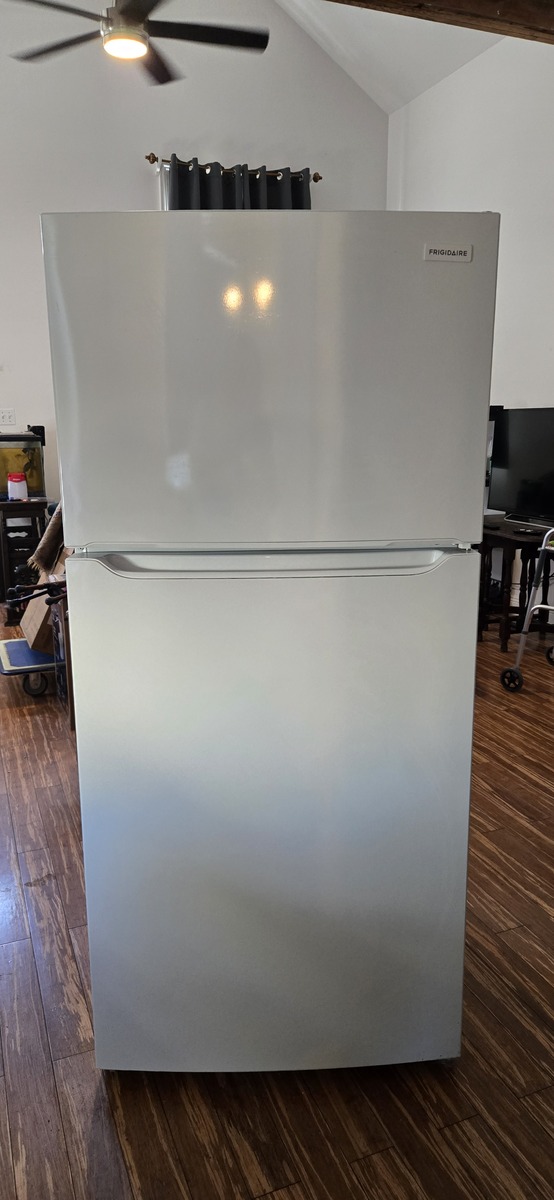 30" Frigidaire Top Freezer Refrigerator