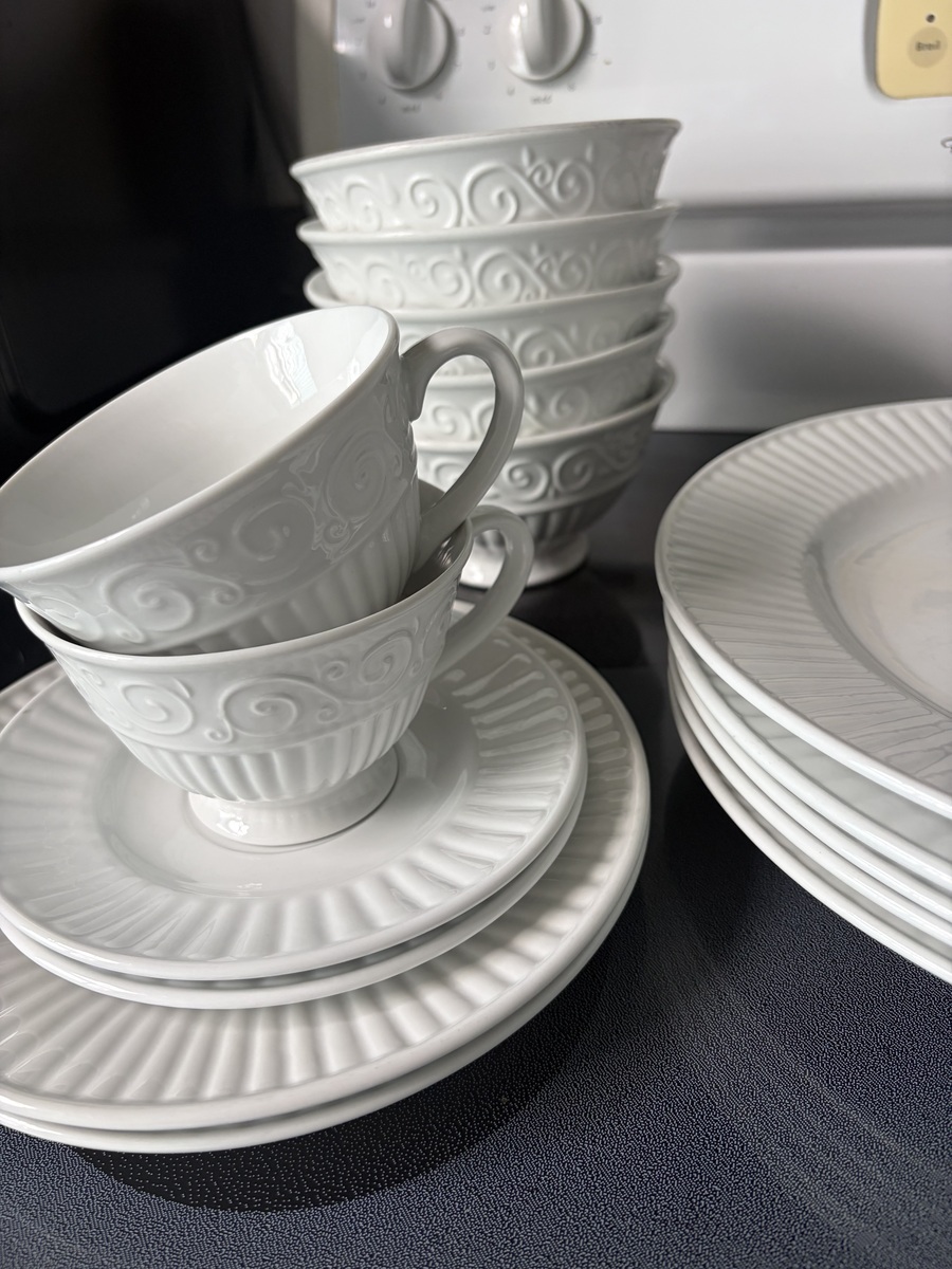 30 piece dish set 